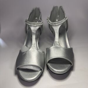 Easy Street Alive @ 5 Mod Squad Silver Satin Rhinestone T-Strap Heels  11 NWT
